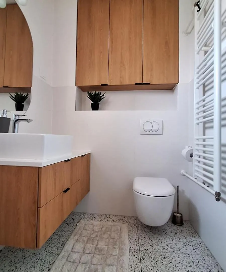 J&V Apartment Ζαντάρ 0*,